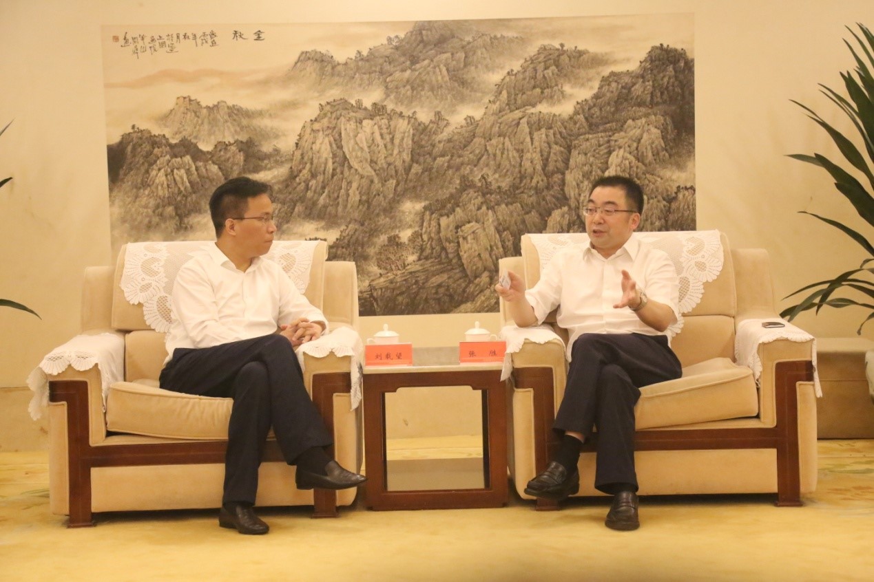 刘载望董事长与成都市青白江区领导在蓉举行会谈